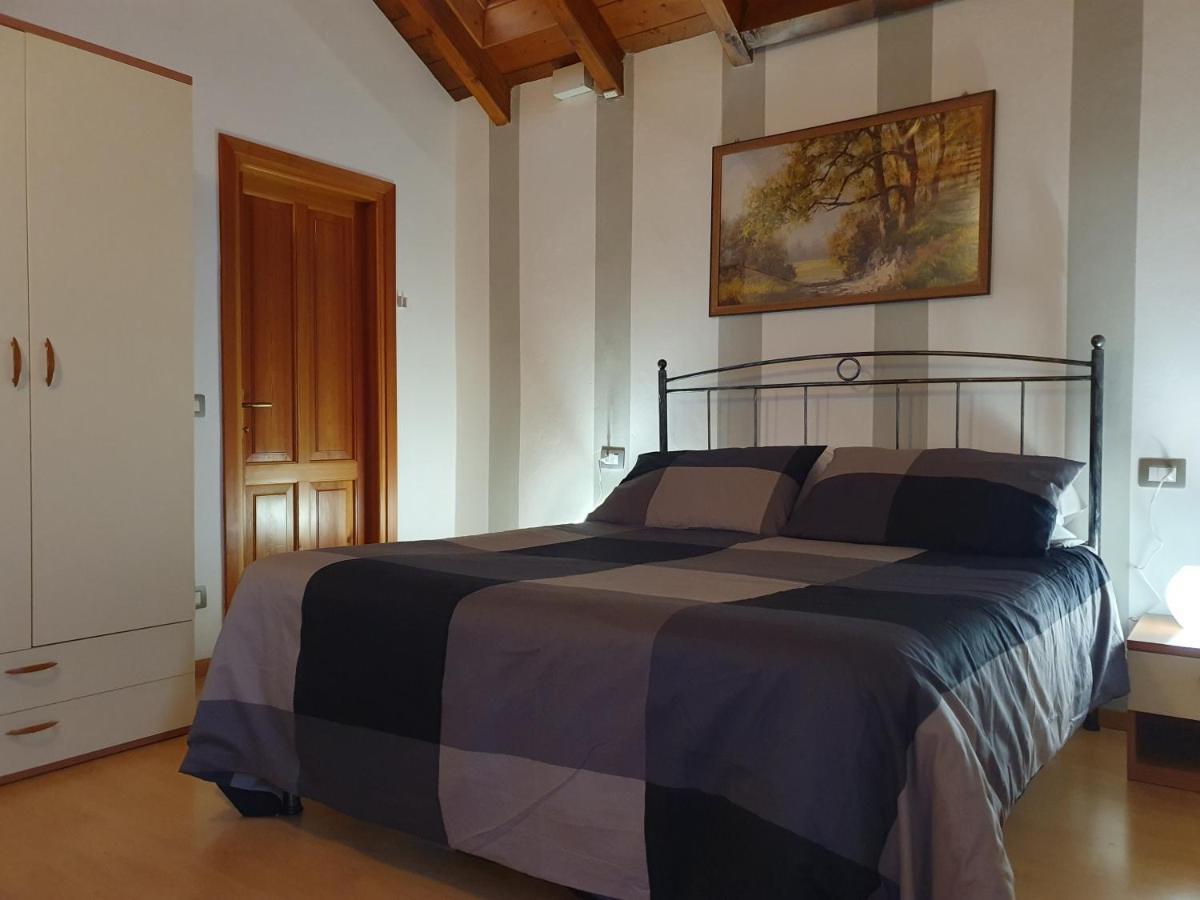 Appartamenti Vacanze E Camere Roccetta Fiorita Pettenasco Cameră foto