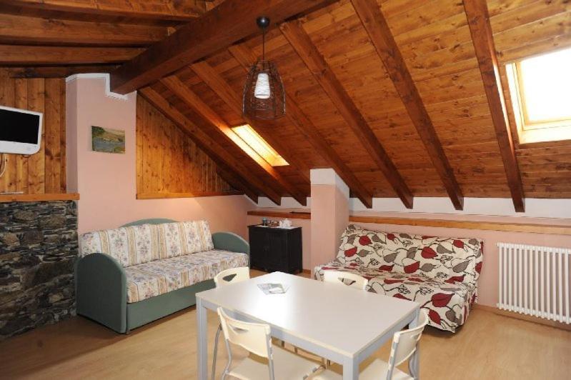 Appartamenti Vacanze E Camere Roccetta Fiorita Pettenasco Exterior foto
