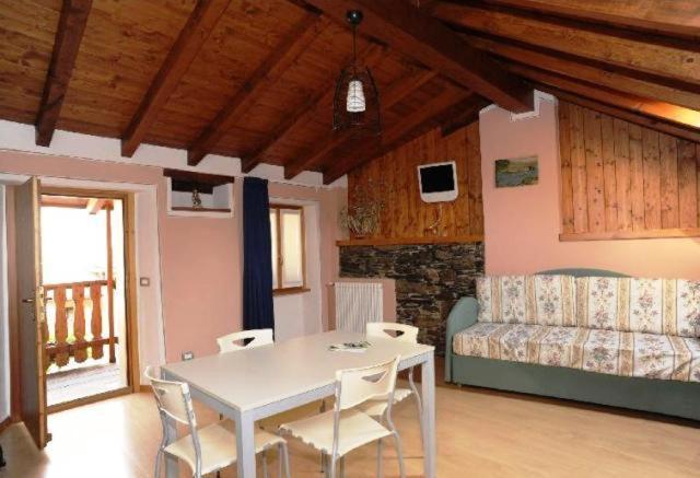 Appartamenti Vacanze E Camere Roccetta Fiorita Pettenasco Exterior foto