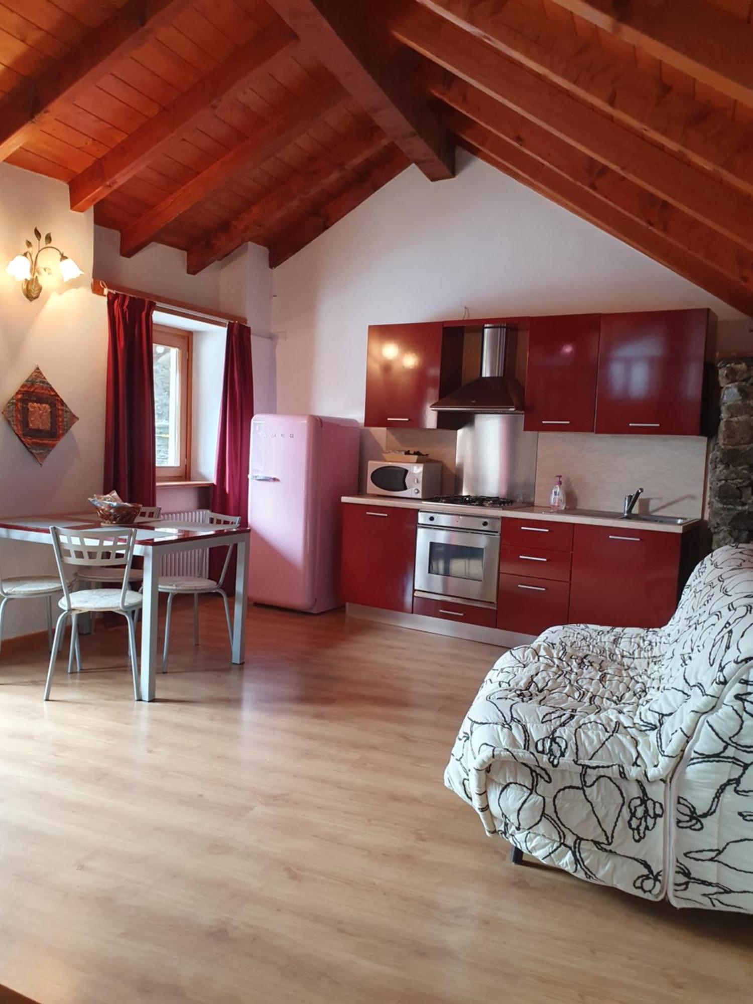 Appartamenti Vacanze E Camere Roccetta Fiorita Pettenasco Cameră foto